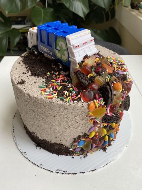 Simple Truck Cake, Trash Cake Birthday, Recycling Truck Cake, Bin Truck Cake, Trash Truck Birthday Cake, Garbage Truck Birthday Cake, Whataburger Party, Garbage Truck Cake, Digger Birthday Cake