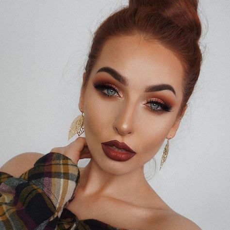 Beauty and the BEAT 💋 @withlove.nadia is giving us absolute #FallVibes using the 15T Your True Selfie palette. 🍂🍁😍 #FallMakeup Fall Wedding Makeup, Natural Smokey Eye, Precisely My Brow Pencil, Beauty And The Beat, Dramatic Makeup, Winter Makeup, Fall Makeup, Smokey Eye Makeup, Eyeshadow Looks