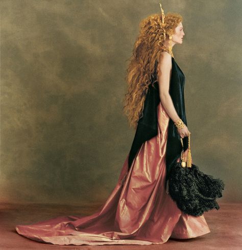 Natalia Vodianova, Julianne Moore, Pre Raphaelite, Aesthetic Things, Beauty And Fashion, Mode Inspiration, Costume Design, Redheads, A Black