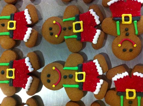 Gingerbread men! Gingerbread Cookie Decorations Ideas, Cookie Decorating Gingerbread Man, Gingerbread Men Designs, Santa Gingerbread Man, Gingerbread Men Decorating Ideas, Gingerbread Man Decorating Ideas, Decorated Gingerbread Man Cookies, Decorating Gingerbread Men, Gingerbread Man Designs