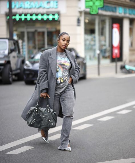 Oversized Tshirt Blazer Outfit, Fall Sweatsuit Outfit, Fall Street Fashion 2023, Relaxed Outfits Black Women, Fall 2023 Outfits Black Women, Grey Monochrome Outfit, Style Trends 2023 Women, Ny Fall Outfits Street Styles, Black Women Fall Fashion 2023