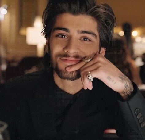 Aesthetic Lyric Wallpaper, Zayn Malik Young, Zayn Aesthetic, Zayn Malik Aesthetic, Zayn Malik Icons, Zayn One Direction, Lyric Wallpaper, Prince Hair, Zayn Malik Photos