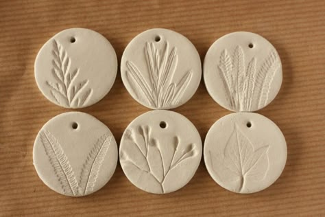 Clay Leaf Print Tutorial. Salt Dough Leaf Prints, Clay Imprint Ideas, Air Dry Clay Leaf Imprint, Leaf Imprint Clay, Clay Tags, Clay Plant, Clay Leaf, Diy Gifts To Make, Tags Diy