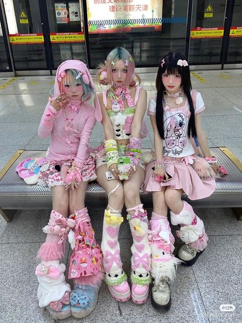 Harajuku Decora, Kawaii Outfit Ideas, Estilo Harajuku, Harajuku Outfits, Gyaru Fashion, Funky Outfits, Kawaii Fashion Outfits, J Fashion, Mode Inspo