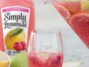 Take some time to enjoy the sunset and sip on our Simply Sunset Sangria. Try this delicious white wine sangria recipe using Simply Lemonade® with Raspberry. Wine Sangria Recipe, Refreshing Drinks Alcohol, Lemonade Sangria, White Wine Sangria Recipe, Summer Vodka Cocktails, Simply Lemonade, White Wine Sangria, Wine Sangria, Sangria Recipe