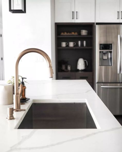 Mixing Brass Hardware with Stainless Steel Appliances Is the Best Thing You Can Do for Your Kitchen White Kitchen Brass Hardware, Mixed Metals Kitchen, Kitchen Faucet Ideas, Pantry Goals, Stainless Steel Gas Stove, Brass Kitchen Hardware, Stainless Dishwasher, Light Wood Kitchens, Stainless Steel Stove