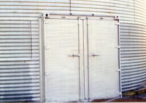 FARM SHOW - Slick Way To Put Door In Grain Bin Grain Bin Storage Shed, Patio Door Installation, Shop Hacks, Farming Tips, Grain Bin House, Bin House, Diy Foundation, Grain Bins, Barn Hacks