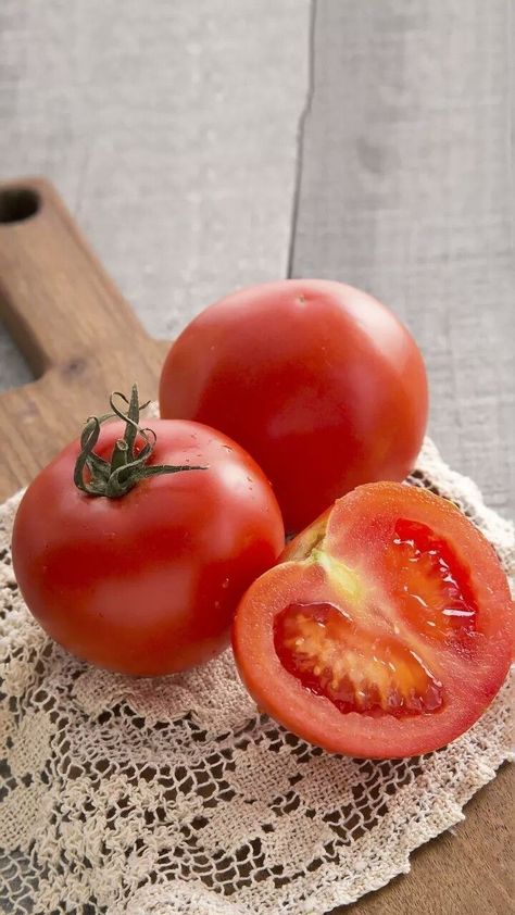 Tomato Drawing, Onion Benefits, Still Life Pictures, Life Drawing Reference, Still Life Fruit, Fruit Photography, Viral Shorts, Fruit Painting, Still Life Drawing