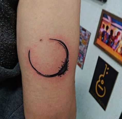 Arrival Movie Tattoo, E.t. Tattoo Movie, Movie Scene Tattoo, A24 Tattoo, Everything Everywhere All At Once Tattoo, Film Tattoo Ideas Movies, Arrival Tattoo, Tattoo Movie, Film Tattoo