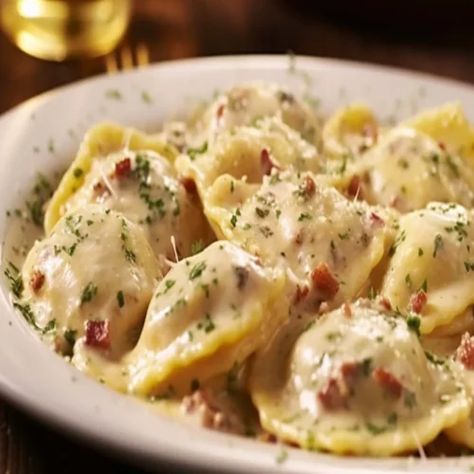 Ravioli Carbonara Olive Garden Recipe - Easy Kitchen Guide Olive Garden Recipe, Olive Garden Ravioli, Olive Garden Ravioli Carbonara, Mushroom Ravioli Olive Garden, Ravioli Carbonara Olive Garden, Ravioli Carbonara, Olive Garden Mushroom Ravioli Recipe, Copycat Olive Garden Ravioli Carbonara, Copycat Olive Garden Portabella Ravioli