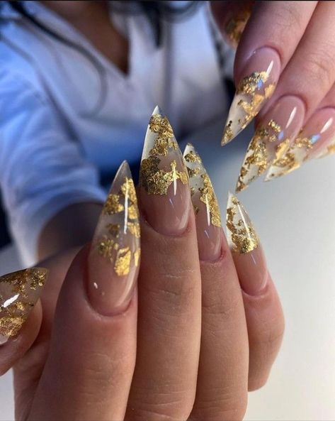 Gold Foil Ombre Nails, Gold Studded Nails, Nail Foil Designs Ideas Gold, Acrylic Nail Designs Pointy, Gold Stilleto Nails Designs, Prom Gold Nails, Gold Almond Nails Designs, Gold Nails 2023, Stiletto Gold Nails