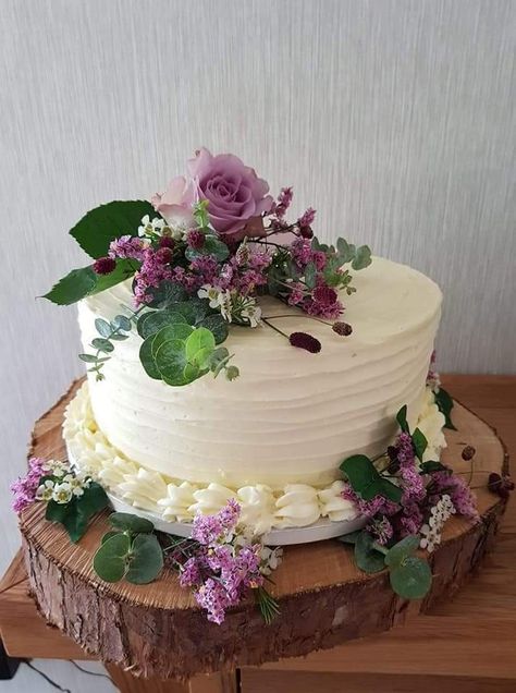 Rose Birthday Cakes, Rosé Birthday Cake, Cakes Decorated, Rose Birthday, Round Flower, Occasion Cakes, Birthday Cake Decorating, Food Presentation, Flower Cake