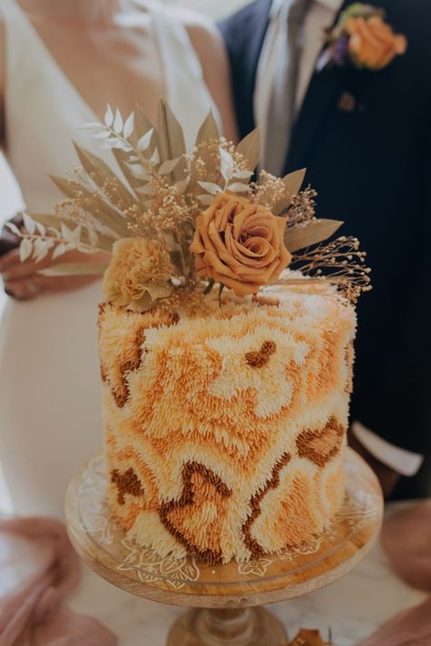 70s Wedding Cake, Shag Cake, Bud Vase Centerpiece, Dapper Grooms, Boho Wedding Cake, Modern Wedding Inspiration, Camp Wedding, Blush Bridal, Wedding Scene