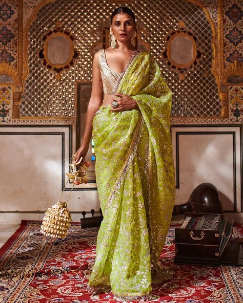 Gota Patti Saree, Saree Floral, Green Saree, Blouse For Women, Indian Fashion Designers, Indian Fashion Dresses, Desi Fashion, Silk Organza, Indian Ethnic Wear