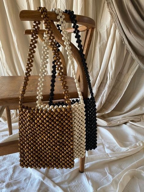 Hand Beaded Bag, Wooden Bag, Beads Craft Jewelry, Easy Face Mask Diy, Diy Bags Patterns, Pearls Diy, Crystal Bags, Diy Bags, Pearl Bag