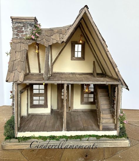 Refurbished Doll House, Maileg House Diy, Doll House Diy Ideas, Doll House Templates, Miniature Houses Diy How To Make, Miniature Houses Diy, Doll House Ideas, Building A Dollhouse, Dolls House Diy