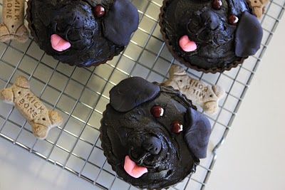 Doggy Cupcakes · Edible Crafts | CraftGossip.com Lab Cupcakes, Dog Party Food, Puppy Cupcakes, Dog Themed Birthday Party, Dog Cupcakes, Animal Cakes, Dog Cakes, Lab Dogs, Puppy Birthday