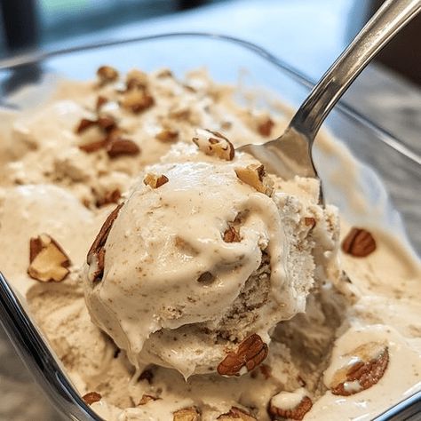 Butter Pecan Keto Ice Cream Recipe - Dieter24 Sweets For Diabetics, Butter Pecan Ice Cream, Low Carb Ice Cream, Pecan Ice Cream, Keto Ice Cream, Guilt Free Dessert, Recipes Simple, Homemade Butter, Egg Yolks