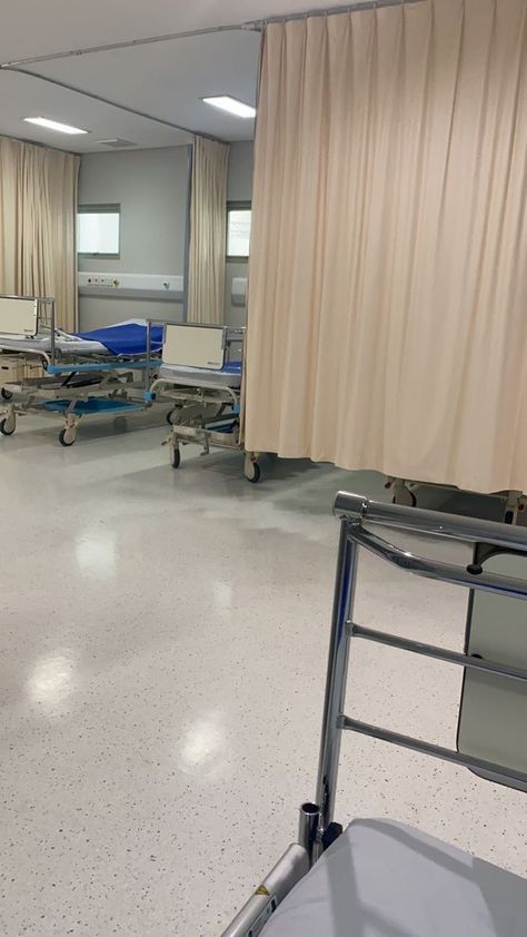 Hospital Room Snapchat Stories, Hospital Photography, Hospital Pictures, Medical Wallpaper, Hospital Interior, Hospital Photos, Hospital Room, Brown Hairstyles, Snapchat Picture