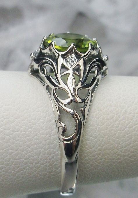 2ct Simulated Peridot Sterling Silver Floral Art Nouveau Daisy Filigree Ring Size 9 #66 Mint Jewelry, Coordinates Jewelry, Antique Style Rings, Turquoise Gold Ring, Summer Rings, Floral Filigree, Victorian Ring, Daisy Design, Daisy Ring