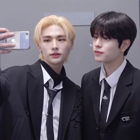 Seungmin And Hyunjin, Hyunjin Seungmin, Dance Mirrors, Hd Icons, Kids Camera, Kids Background, Straykids Hyunjin, Bestest Friend, Girls Pin