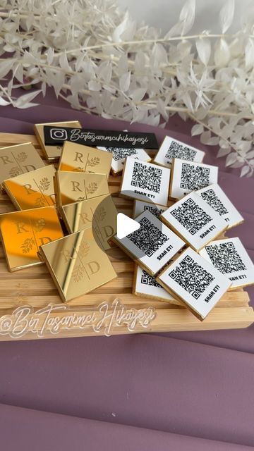 Merve Boyraz on Instagram: "Would you like to gift your loved ones a photo or thank you message with a QR code? this is possible! only on BirTasarimciHikayesi 😍  When your guests scan the prints we have prepared on delicious pouring chocolate with the QR code you sent, they are directed to the site where you created the QR code. this is a great idea❤️  #weddingchocolate #engagementgift" Wedding Chocolate, Thank You Messages, Music Gifts, Engagement Gifts, Loved Ones, Business Ideas, Qr Code, Party Favors, A Photo