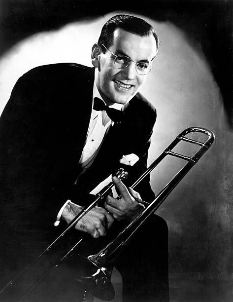 Glenn Miller Pictures and Photos - Getty Images Glenn Miller Orchestra, Glenn Miller, Ella Fitzgerald, Musica Rock, Leonard Cohen, Louis Armstrong, Dean Martin, Jazz Musicians, Jazz Blues