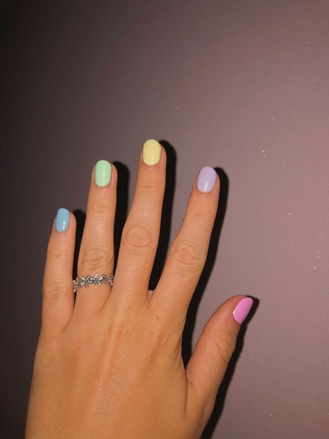 Hand with a flower ring with pastel coloured gel nails. Pink Blue Yellow Nails, Lilac And Yellow Nails, Pastel Gel Nails, White French Tips With Glitter, Yellow And Pink Nails, French Tips With Glitter, Multicoloured Nails, Press On Nails Black, White French Tips