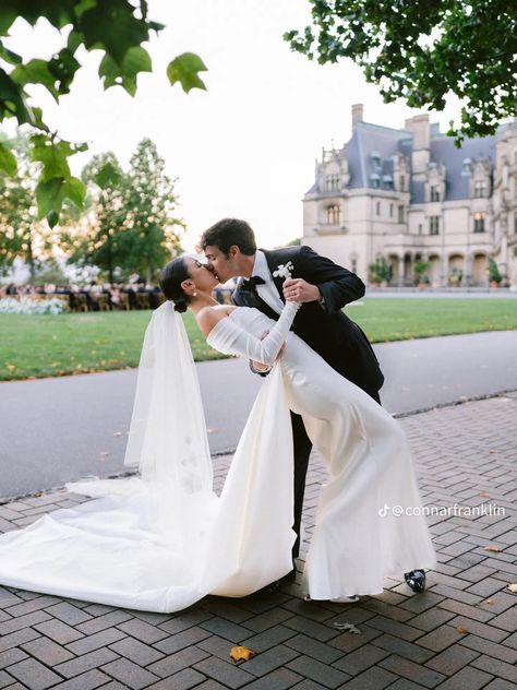 Biltmore Estate Wedding, Wedding Poses For Bride, Poses For Bride And Groom, Poses For Bride, Biltmore Wedding, Aaron Carpenter, Destination Wedding Decor, Wedding Shooting, Wedding Pic