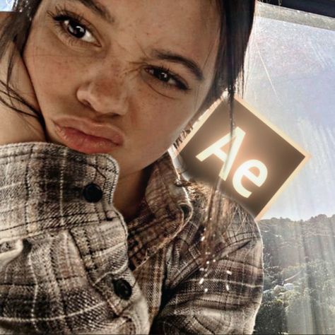 Jenna Ortega Polaroid, Jenna Ortega Profile Picture, I <3 Jenna Ortega, Jenna Ortega Pfp For Editors, Jenna Ortega Silly Photos, Jen Jen, Book Cover Template, Liv Tyler, Batman Wallpaper