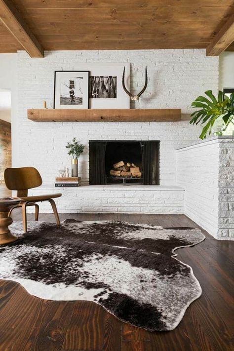 27 Mesmerizing minimalist fireplace ideas for your living room Brick Fireplaces, Living Room Arrangements, Mid Century Modern Living, Trendy Living Rooms, Paint Paint, White Brick, Living Room White, Brick Fireplace, Furniture Layout