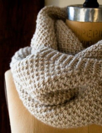 Classic Cowl | The Purl Bee - worsted weight - free knitting pattern Knitting Cowl Patterns, Knitting Cowl, Cowl Patterns, Knitted Cowl, Knitted Cowl Scarves, Purl Bee, Cowl Knitting Pattern, Purl Soho, How To Purl Knit