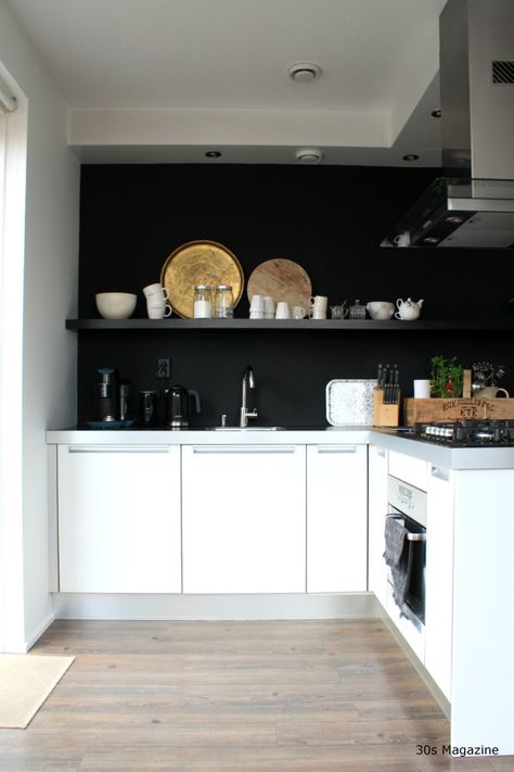 Dark Wall Kitchen White Cabinets, Black Walls Kitchen White Cabinets, Black Kitchen Walls White Cabinets, Black Kitchen Walls, Black Kitchen Wall, Black Walls Kitchen, Kitchen Feature Wall, Work Kitchen, Grey Kitchen Walls