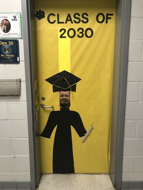 My door for my first grade class 😀 Senior Door Decorations Ideas, Morning Prompts, High School Decor, Vpk Graduation, Class Door, Career Help, School Computers, Classroom Culture, 3rd Grade Classroom