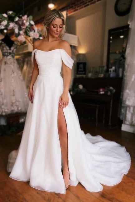 This elegant White Off the shoulder High split Wedding Dress exudes sophistication and grace. The off-the-shoulder design adds a touch of romance, while the high split allows for easy movement and a modern twist. The perfect choice for any bride wanting to make a statement on her special day. Scoop Neckline Wedding Dress, Organza Wedding Dresses, Split Wedding Dress, Organza Bridal, Long Wedding Dress, Wedding Dress Organza, Organza Wedding, Wedding Dress Chiffon, Backless Wedding