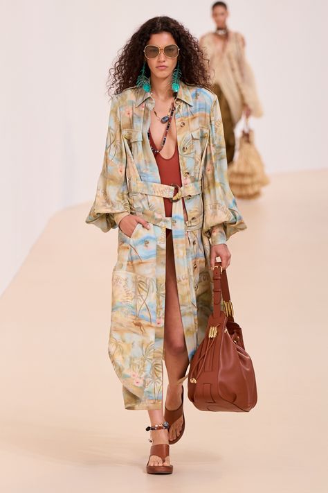 Zimmermann - Spring 2025 Ready-to-Wear https://www.vogue.com/fashion-shows/spring-2025-ready-to-wear/zimmermann/slideshow/collection#3 Zimmerman Runway, 2025 Fashion, Vogue Australia, Spring Fashion Trends, Paris Fashion, Paris Fashion Week, Womens Swim, Spring Fashion, Ideias Fashion