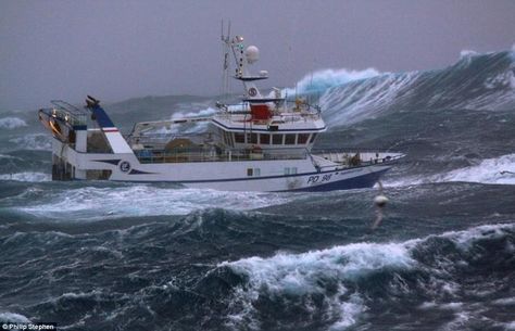 Gone fishing: The Harvester is a state-of-the-art part of the Lunar fishing fleet, seen here caught in mountainous thirty-foot waves Ocean Fishing Boats, Sea Sports, Image Of Fish, Dangerous Jobs, Sea Storm, Rough Seas, Salt Water Fishing, Fishing Vessel, Boat Building Plans