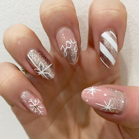 Christmas Gel Nails, Gold Nail, Christmas Nails Acrylic, Nail Designs Glitter, Festival Nails, Xmas Nails, Christmas Nail, Christmas Nail Art, Pretty Acrylic Nails