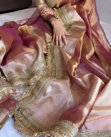 Maharani Premium Saree, Wedding Tissue Silk Sare Zari Weaving Heavy Lace Work Designer Saree With Heavy Blouse, Traditional Silk Saree Look, Heavy Work Saree Blouse Designs, Maharani Tissue Saree, Glass Tissue Lehenga, Maharani Tissue Silk Saree, Heavy Saree Look, New Saree Collection 2024, Tissue Silk Suit