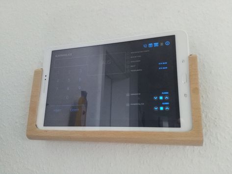 Wood tablet holder Diy Ipad Wall Mount, Diy Tablet Wall Mount, Ipad Wall Mount, Wall Mounted Pc, Tablet Wall Mount, Ipad Mount, Tablet Mount, Padded Wall, Cool Wood Projects