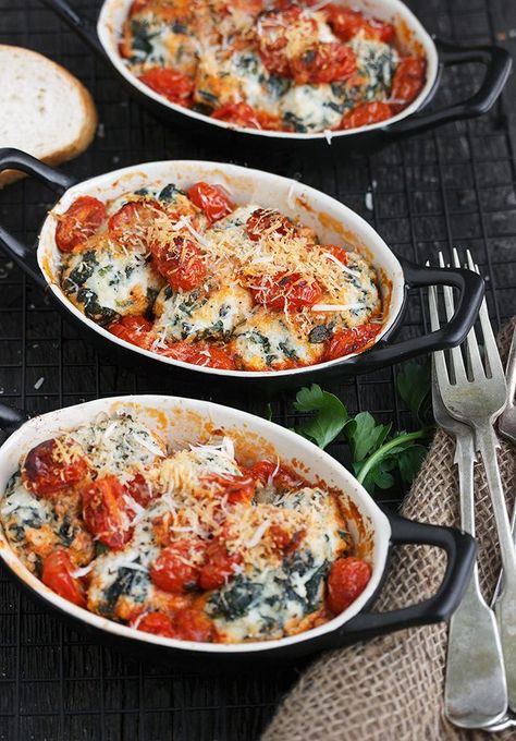 Spinach Gnudi, Gnudi Ricotta, Gnudi Recipe, Pasta Spinach, Ricotta Spinach, Vegetarian Mains, Cherry Tomato Sauce, Spinach Ricotta, Italian Favorites