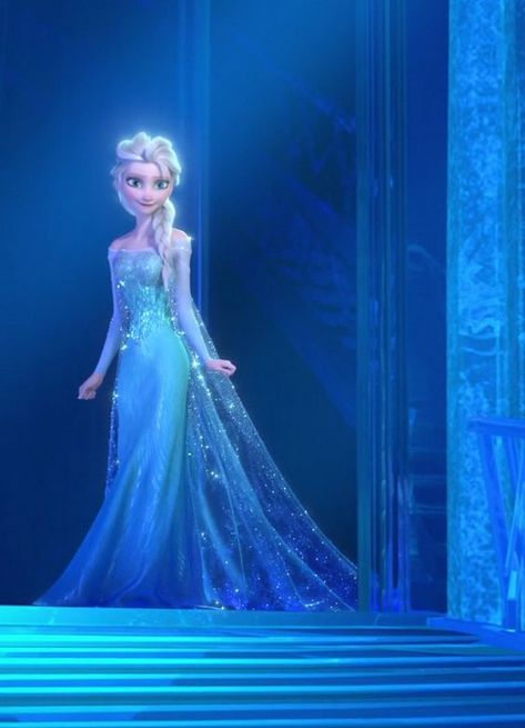 Frozen Images, Dunia Disney, Frozen Elsa Dress, Elsa Cosplay, Frozen Wallpaper, Disney Queens, Ice Palace, Disney Frozen Elsa Art, Frozen Pictures