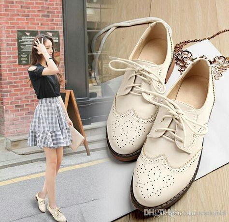 White Oxford Shoes Outfit, White Oxford Shoes, Oxford Shoes Outfit, Build A Wardrobe, Oxford White, Oxford Heels, Fancy Shoes, Shoes Outfit, Pretty Shoes