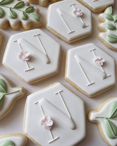 Monogrammed Wedding Cookies, Cake Decorated With Fruit, Wedding Cookies Decorated, Wedding Shower Cookies, Engagement Cookies, Anniversary Cookies, Bridal Cookies, Sugar Cookie Cakes, Monogram Cookies