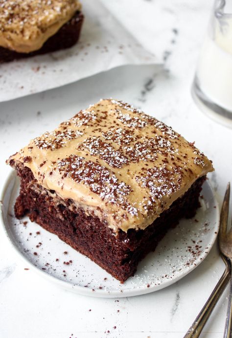 This Caramel Mocha Cake is a an incredibly moist chocolate cake topped with a coffee caramel frosting. It's super simple to make and your guests will be begging you for the last slice! Caramel Mocha Cake, Caramel Mocha Coffee, Unique Easy Desserts, Super Moist Chocolate Cake, Breakfast Cupcakes, Coffee Caramel, Mocha Cake, Caramel Mocha, Types Of Desserts