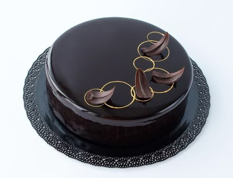 Chocolate Glaze Cake, Glaze Cake, Chocolate Truffle Cake, Chocolate Cake Designs, Chocolate Garnishes, Mirror Cake, Simple Cake Designs, Cake Decorating Piping, Chocolate Cake Decoration