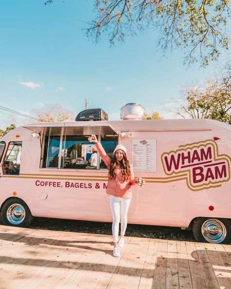 KOKO | Austin Food Blogger on Instagram: “💕twinning with the cutest little new pink bagel truck in south austin near st. elmo! check them out this weekend: open 7am - 3pm⠀⠀…” Bagel Food Truck, Pink Food Truck, Boba Truck, Food Truck Aesthetic, Retro Food Truck, Bakery Food Truck, Camper Exterior, Event Rental Business, Coffee Food Truck