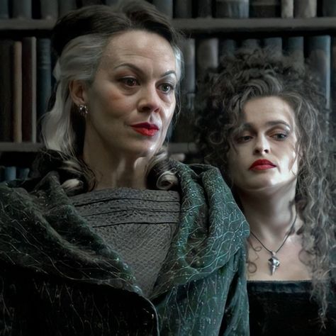 Bellatrix Lestrange And Narcissa Malfoy, Narcissa And Bellatrix Black, Bellatrix Lestrange Icon, Bellatrix And Narcissa, Harry Potter Villains, Narcissa Black, Bellatrix Black, Narcissa Malfoy, Helen Mccrory