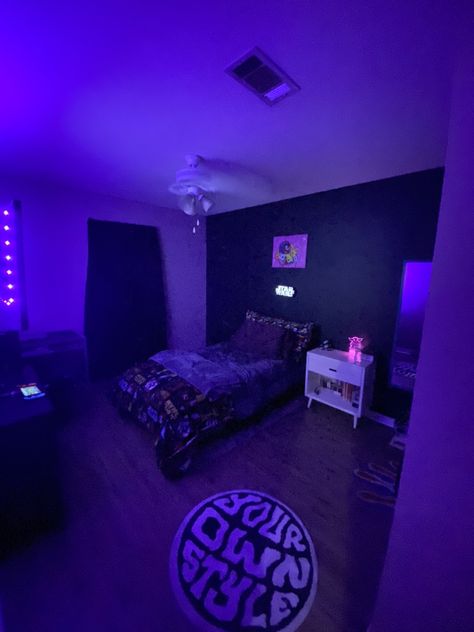 Small Chill Room, Small Chill Room Ideas, Room Ideas Aesthetic Black And Purple, Black And Purple Gaming Room, Mansions Design, Purple Lit Bedroom, Chill Room Ideas, Small Room Setup, Black Room With Purple Led Lights