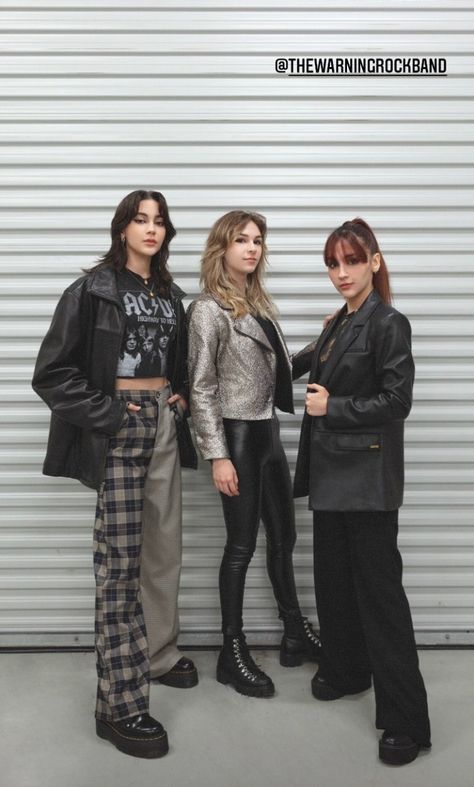 Rock Singer Outfit Women, Modest Grunge Outfits, Modest Grunge, Rock Band Outfits, Concert Outfit Rock, Alt Fits, Rock Star Outfit, Luanna Perez, Rock Aesthetic